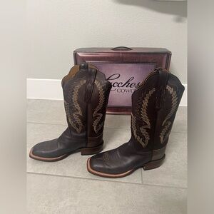 WOMEN’S LUCCHESES- size 9